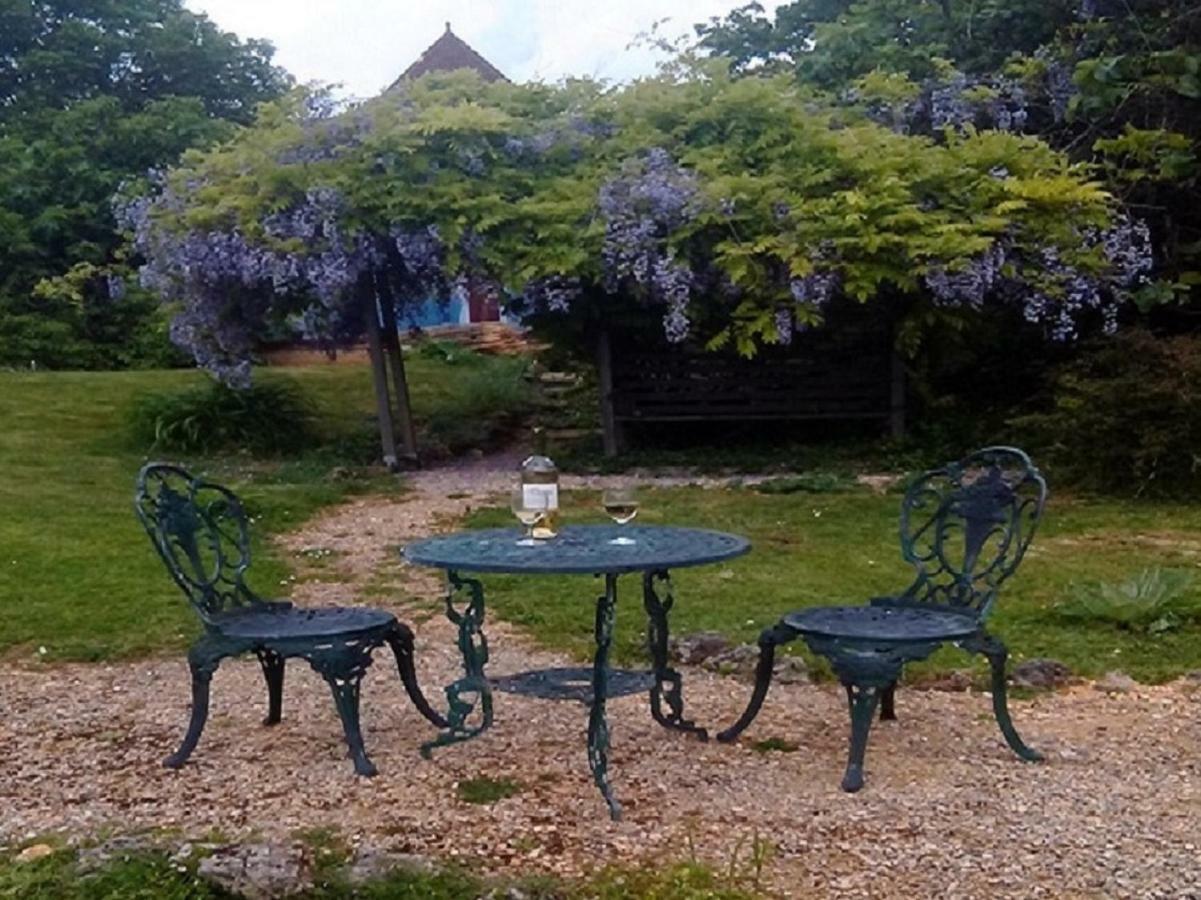 Les Coustilles Saint-Alvère Exterior foto
